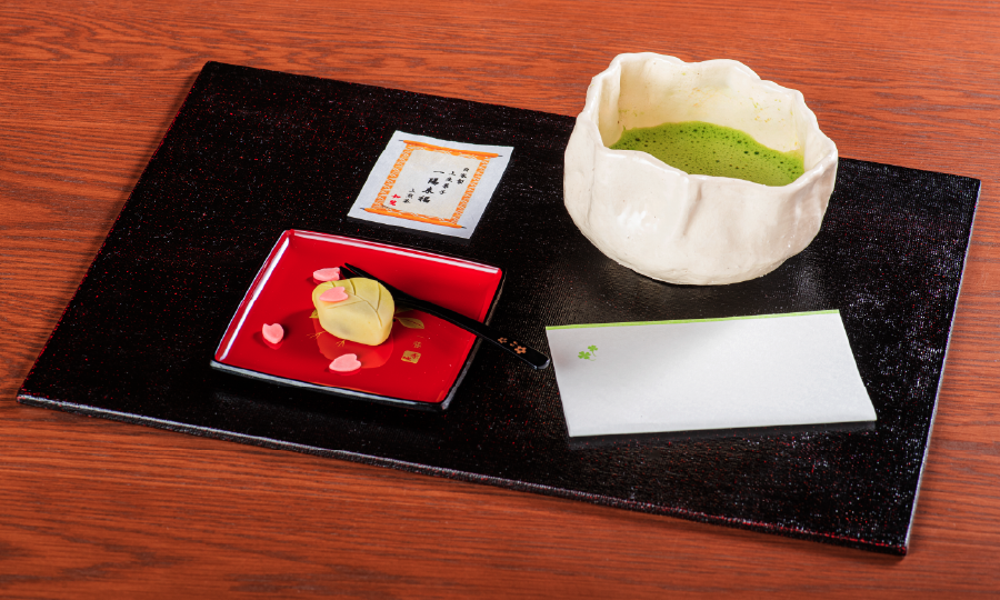 自家製の季節を感じる上生菓子（煎茶又は抹茶）